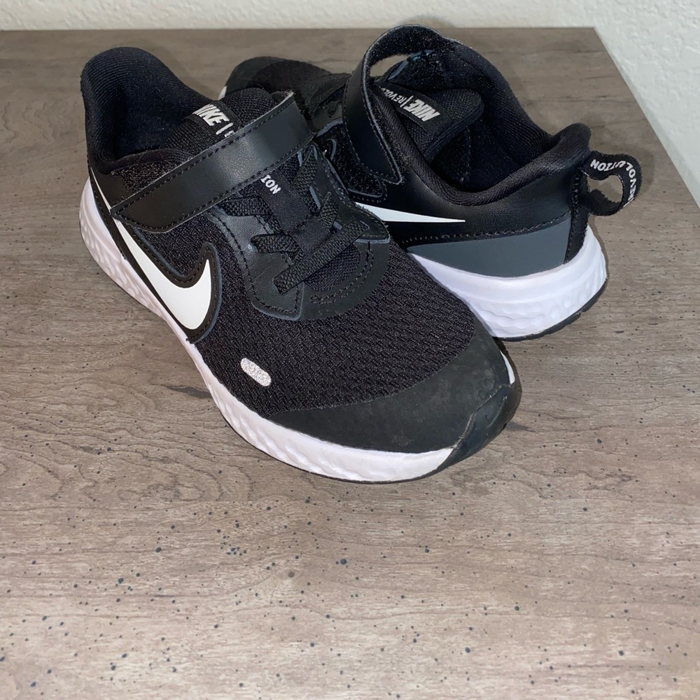 Nike Revolution 5